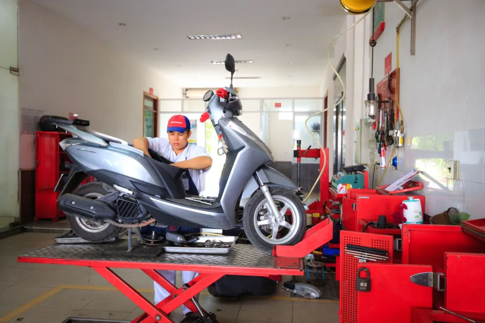Xe đang được kiểm tra phanh
